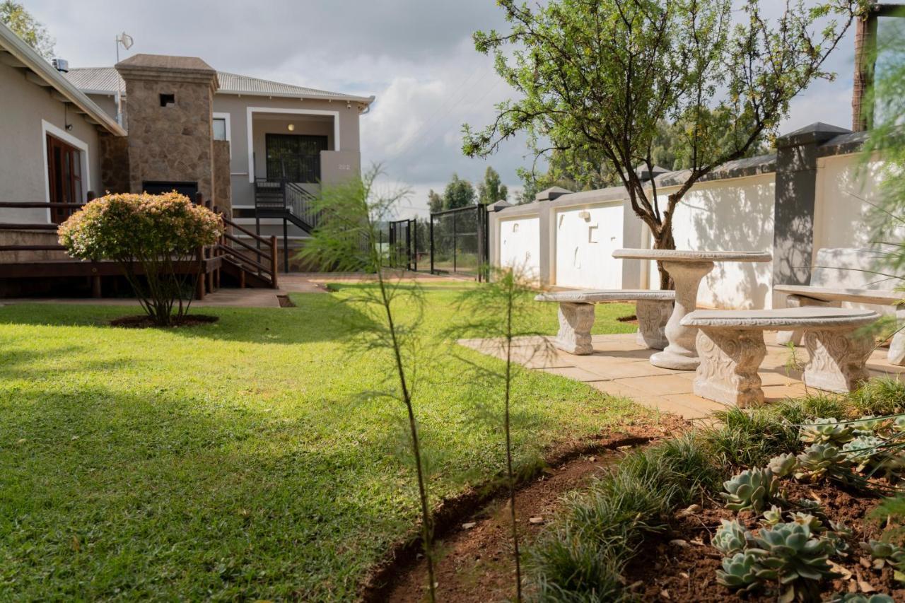 Rueby'S Guesthouse Dullstroom Exterior foto