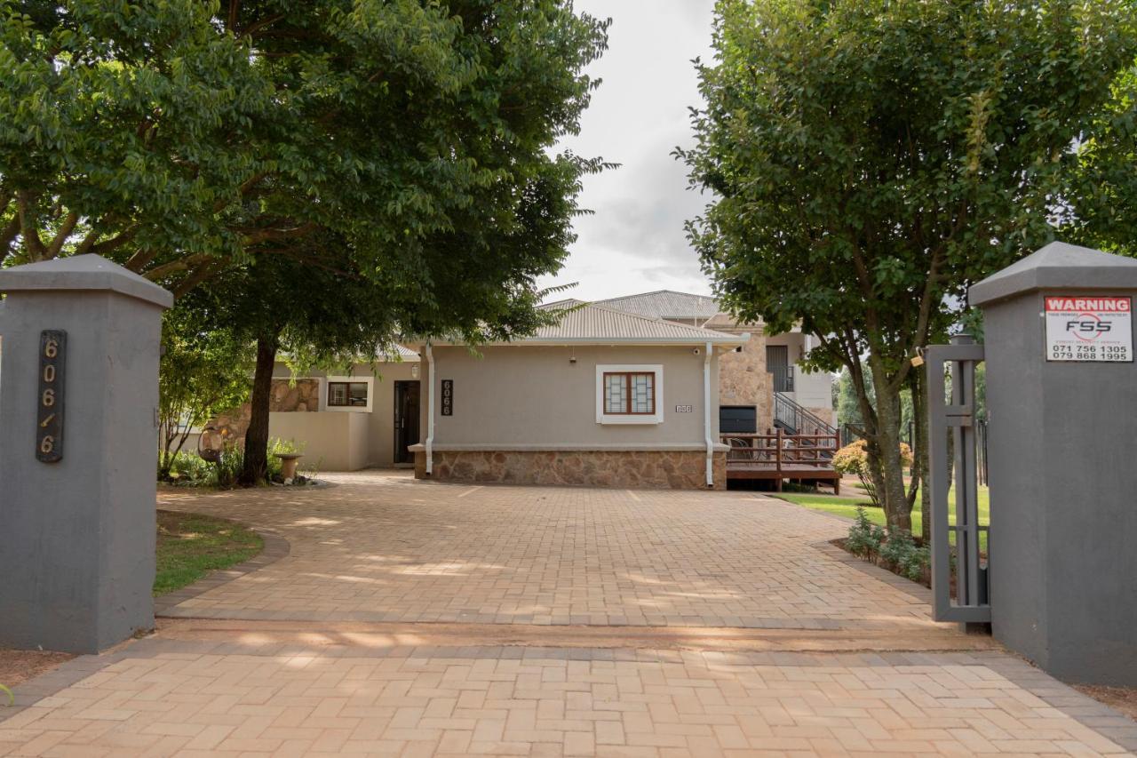 Rueby'S Guesthouse Dullstroom Exterior foto
