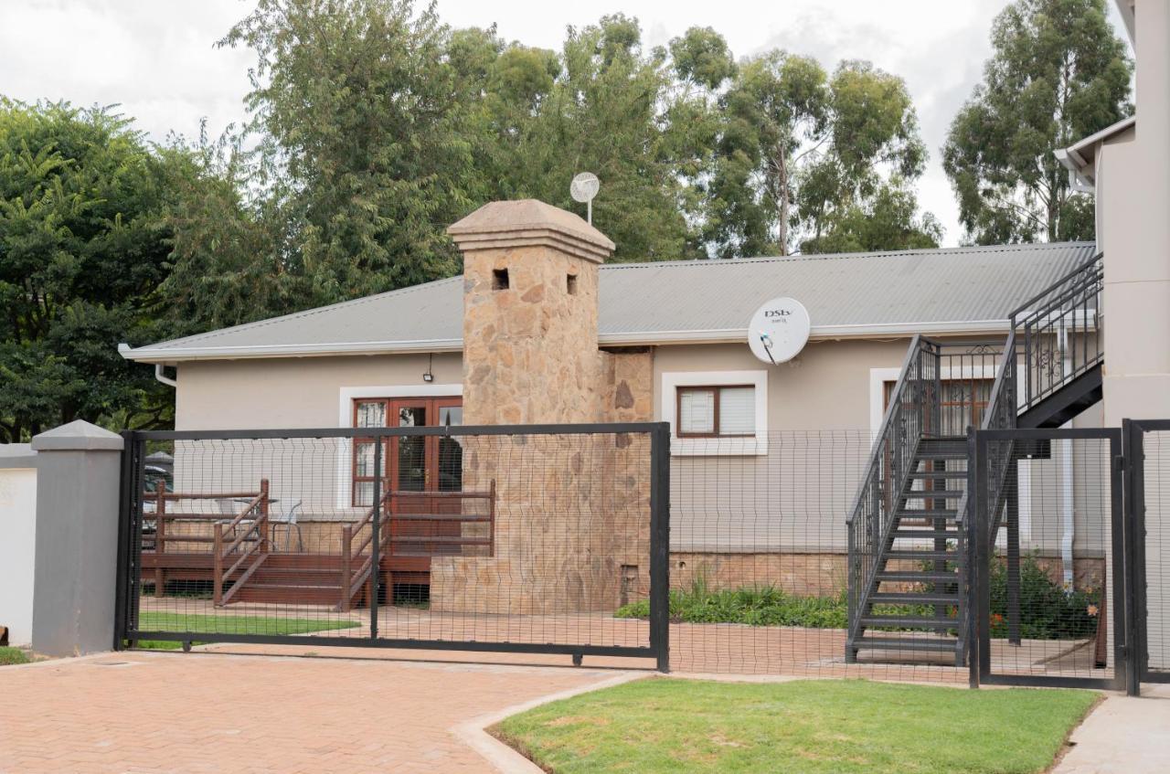 Rueby'S Guesthouse Dullstroom Exterior foto