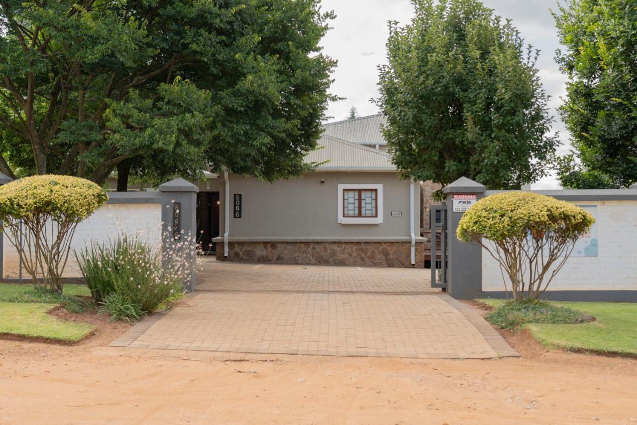 Rueby'S Guesthouse Dullstroom Exterior foto
